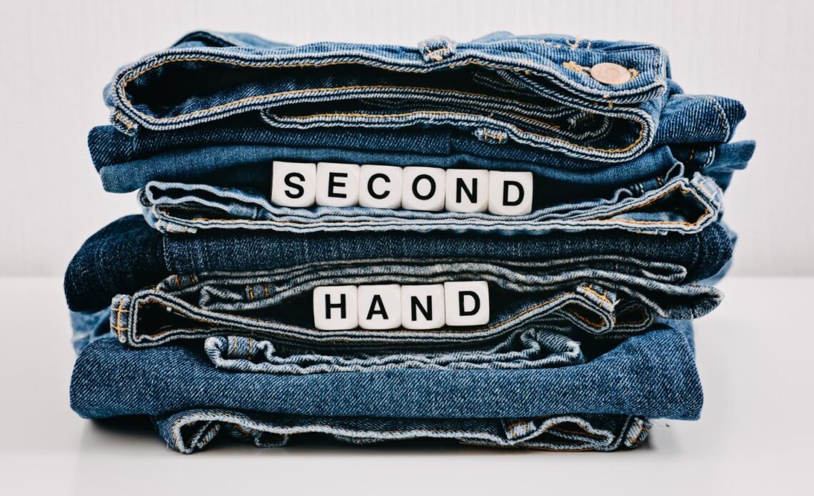 jorts by cutting old jeans - Second hand jeans